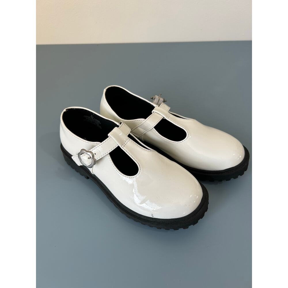 Old Navy white mary janes girls size 2 patent leather doc marten inspired